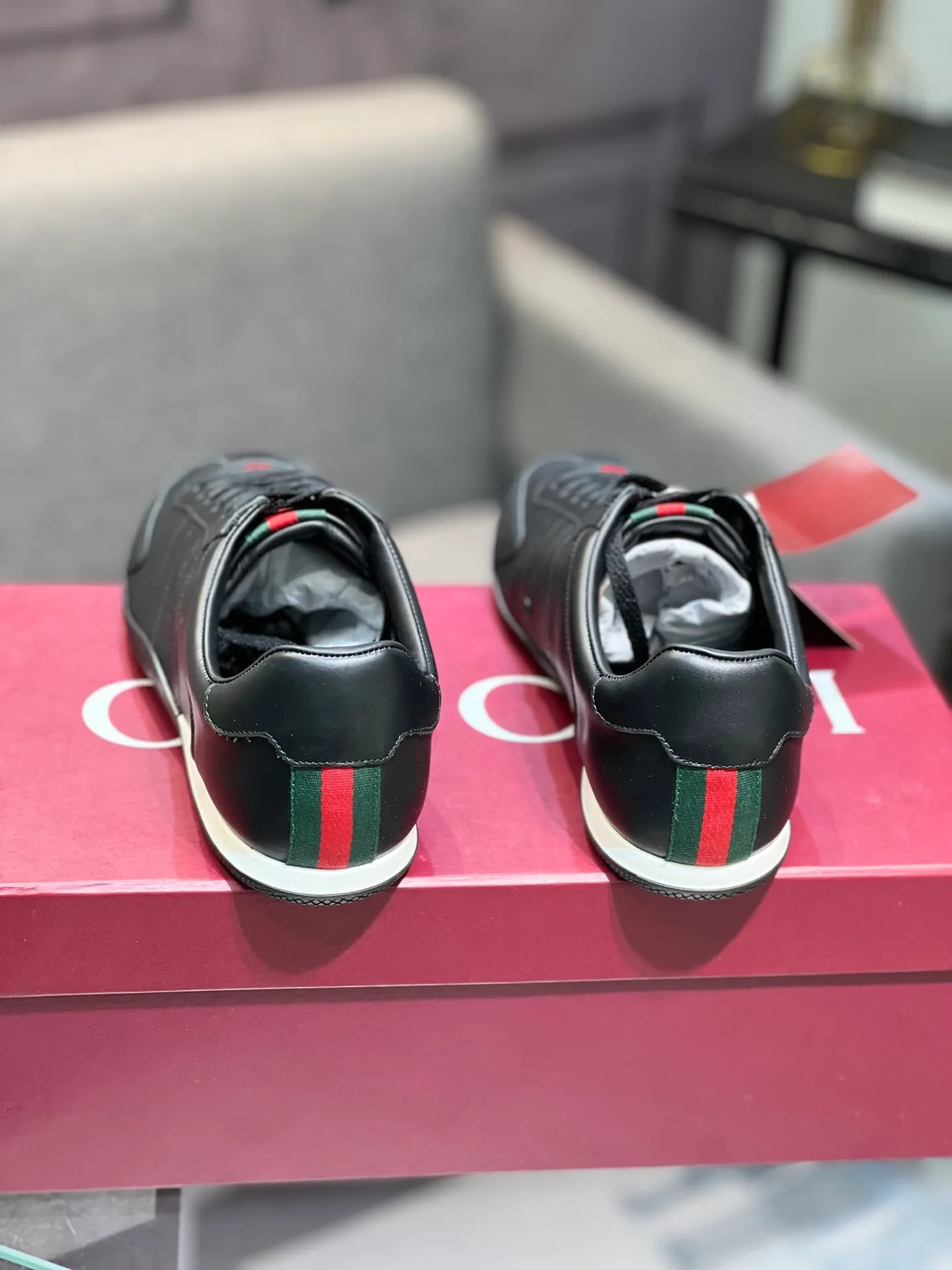 Men's shoes 💰580 Gucci Gucci small dirty shoes full series upgrade, long-term production GG Gucci series old casual small dirty shoes catwalk style ZP developed pure original version... metal double G crystal cylindrical mark... Gucc original pattern webbing... upper color rubbed cowhide matte stitching classic double G cloth, code number: 35-44 (female 41, male 45. Customization is not returnable) Fabric: original custom cowhide Inner: original custom cowhide Feet: original cowhide injection molding. Outsole: original open molding sole. Packaging: original full set of packaging. Color: official website updated simultaneously.